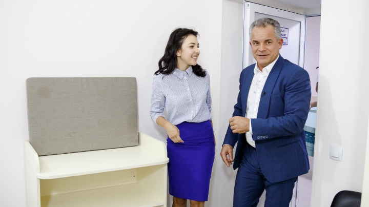 "A new life" campaign continues with presents from Vlad Plahotniuc to all mothers and newborns