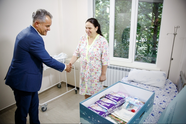 Vlad Plahotniuc visits Mother and Child Institute to monitor new campaign