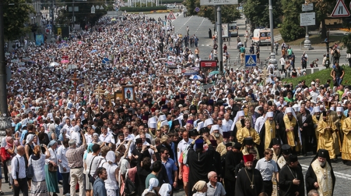 Over 10,000 Orthodox believers mark baptism of Kievan Rus. Police found grenades in mob 