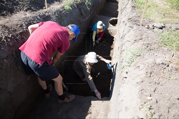 HISTORIC DISCOVERY near Chisinau! Treasure discovered by digging man (PHOTO)