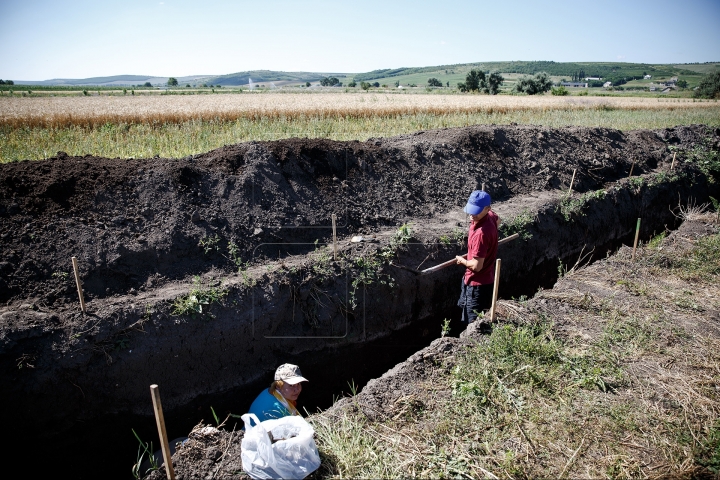 HISTORIC DISCOVERY near Chisinau! Treasure discovered by digging man (PHOTO)