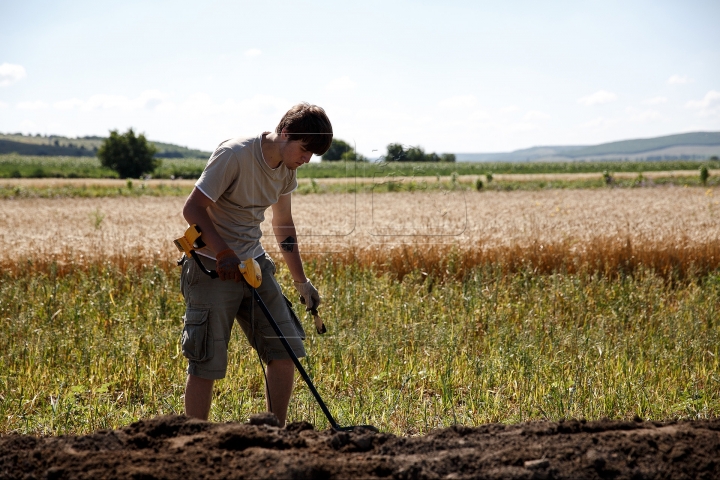 HISTORIC DISCOVERY near Chisinau! Treasure discovered by digging man (PHOTO)