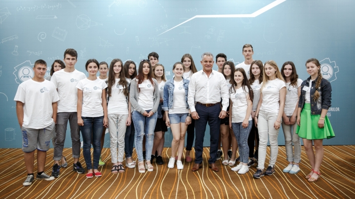 Vlad Plahotniuc gives advice to participants of School of Edelweiss Ambassadors (PHOTO REPORT)