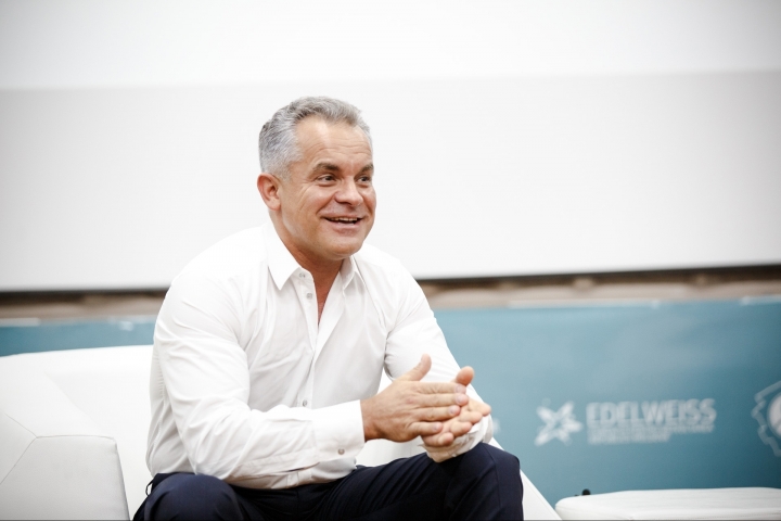 Vlad Plahotniuc gives advice to participants of School of Edelweiss Ambassadors (PHOTO REPORT)