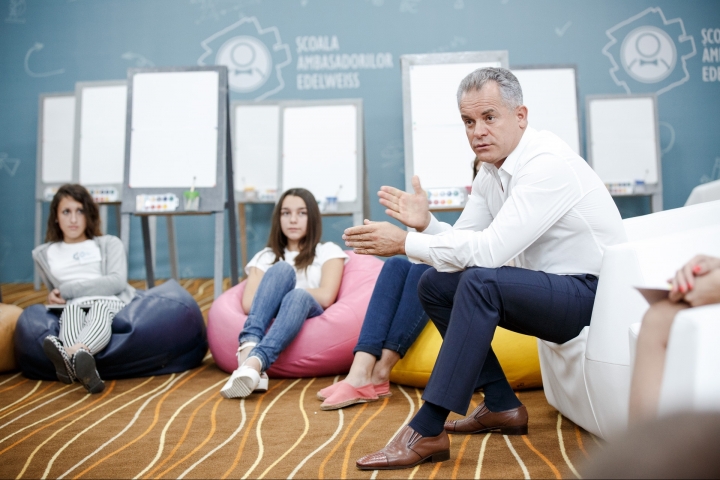 Vlad Plahotniuc gives advice to participants of School of Edelweiss Ambassadors (PHOTO REPORT)