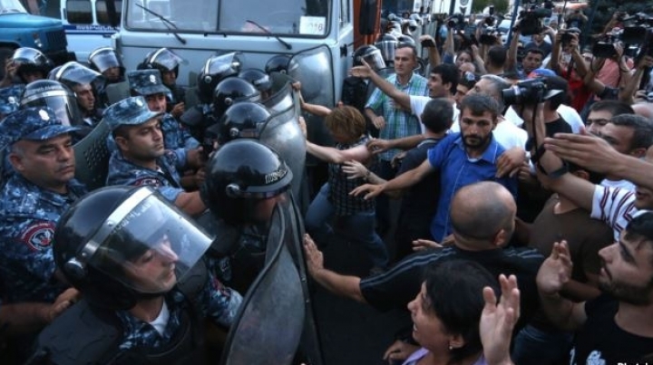 Police clash with protesters in Yerevan