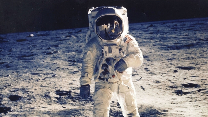 NASA sells moon landing bag by mistake