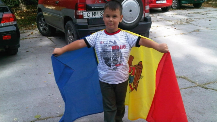 Hoist a tricolor! Show your pride for country and send images to drapel@publika.md