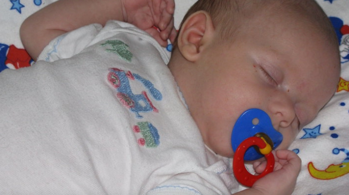 Hoist a tricolor! Show your pride for country and send images to drapel@publika.md