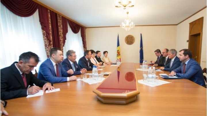 Romanian premier at meeting with Moldovan speaker: Romania to enhance investments in Moldova