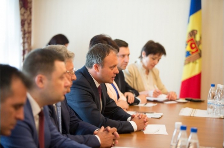 Romanian premier at meeting with Moldovan speaker: Romania to enhance investments in Moldova