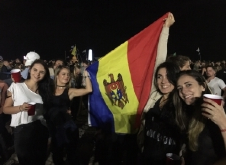 Proud to be Moldovan! New pictures with people hoisting the flag (PHOTO GALLERY) 