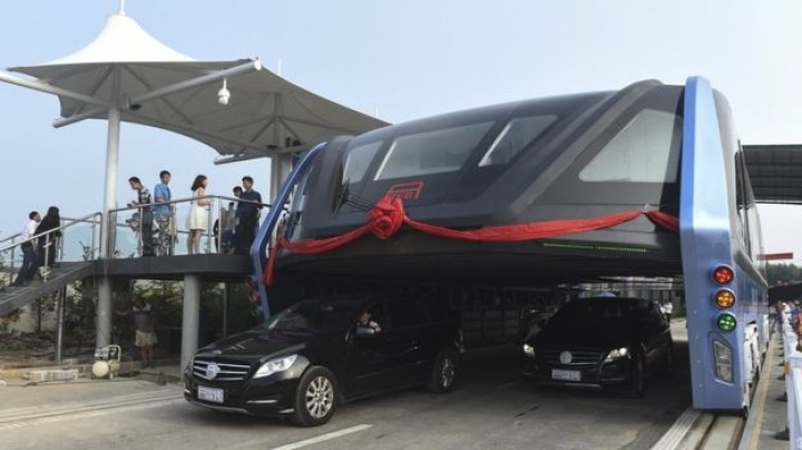 China's futuristic 'straddling bus' hits the road