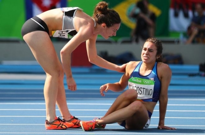 Runners help each other at Rio Olympics 2016