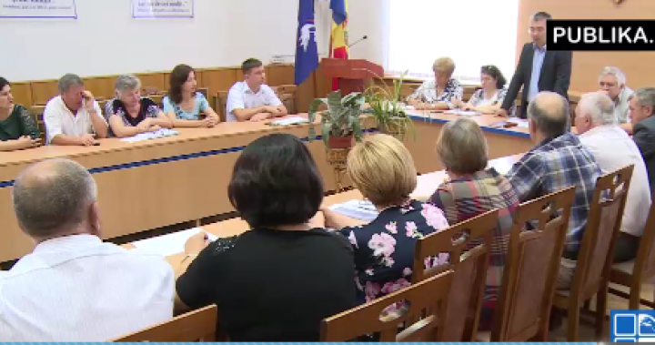 Meeting in Mandra village led by democrat deputy, Sergiu Sîrbu 