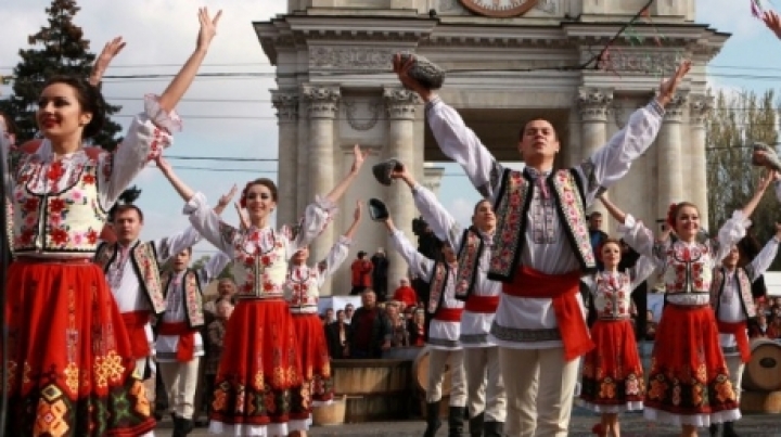 National Hora for Moldova's 25th Independence Day