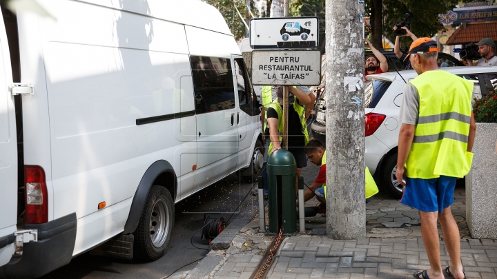 Chisinau authorities are dismantling parking barriers installed illegally in public zones