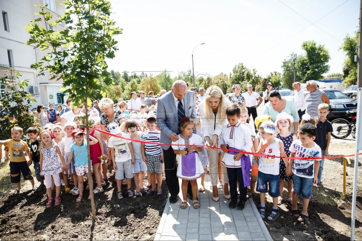 "Edelweiss Parks", a new campaign launched for improving childhood started in Ialoveni and Hancesti 