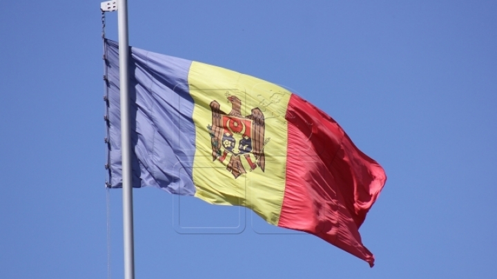 'I am Moldova' in Hâncești. Tricolor flag hoisted on Sovereignty Square