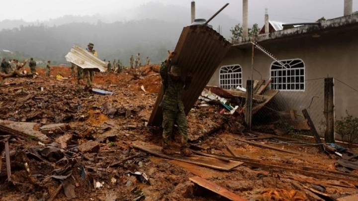 Mexico landslides kill at least 40 persons