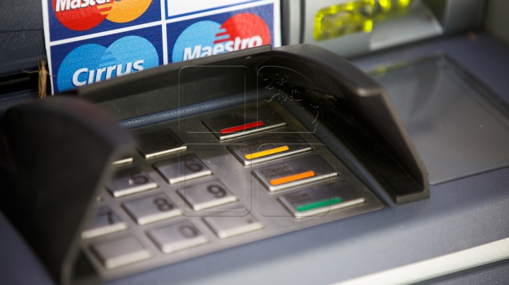 Credit cards: popular payment device used more and more by Moldovans