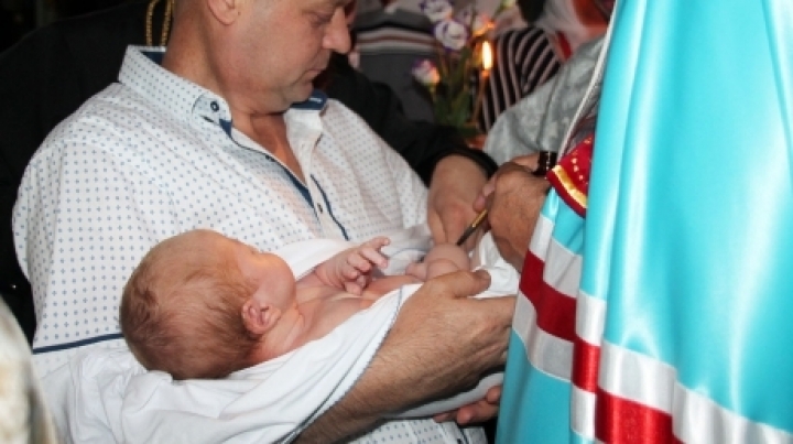 Moldova's mitropolitan bishop to baptize fourth babies in families