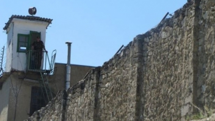 Prisoners' cells full of prohibited items