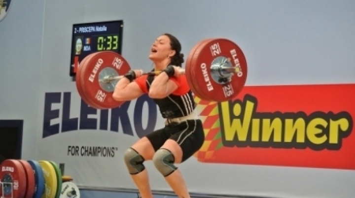 Fingers crossed! Two Moldovan weightlifters enter the competiton at Olympics in Rio