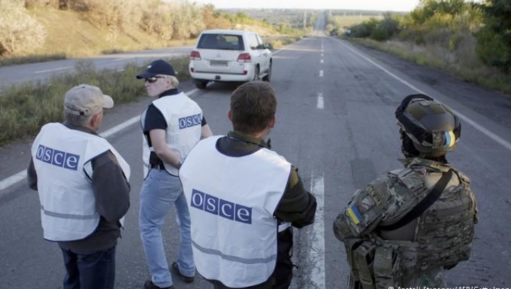 Kyiv says OSCE will install surveillance checkpoints at border with Russia