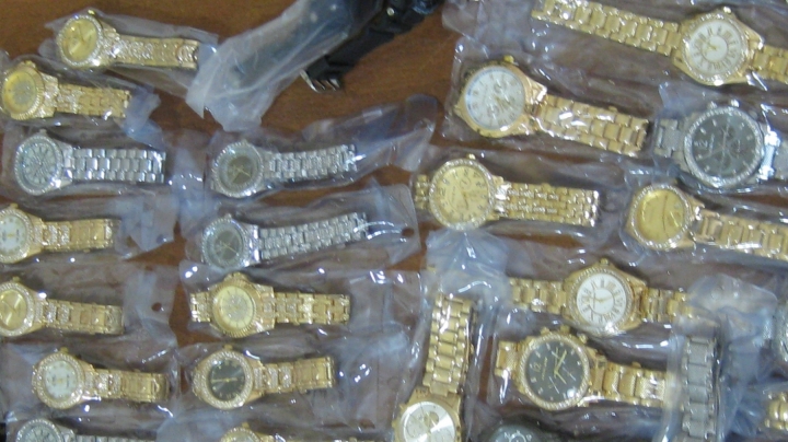 Customs officers found accessories of famous brands smuggled into Moldova