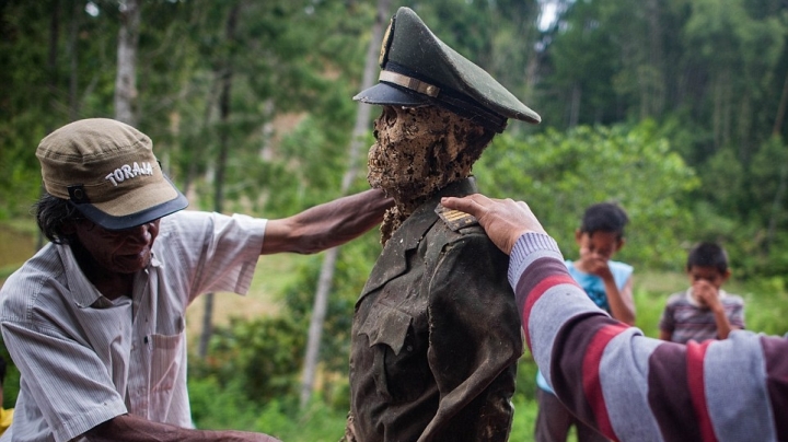 Indonesian villagers dig up ancestors every three years to dress in new clothes