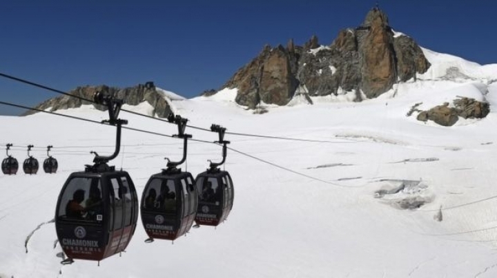 French Alps cable cars tourists rescued