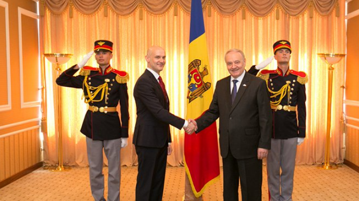 Moldovan president receives credentials from Latvia and Japan ambassadors