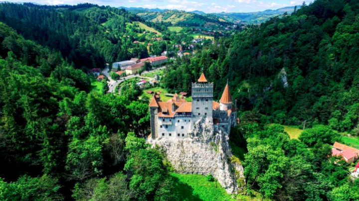 Romania's Bran Castle to have tea house this fall