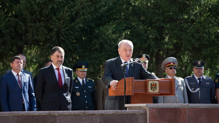 Moldovan president assists at 25th anniversary of National Army