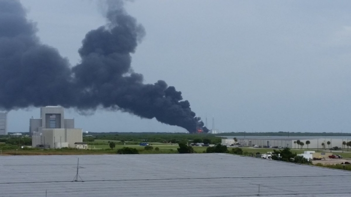 Explosion rocks SpaceX launch site in Florida during test