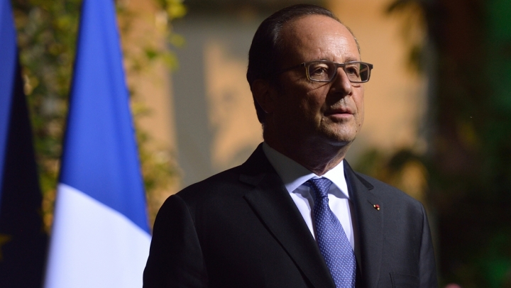 France's Hollande vows to dismantle refugees camp in Calais