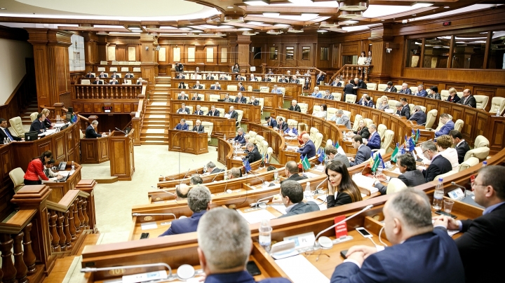 Parliament has a meeting in which is presented Government's responsibility in front of Legislative