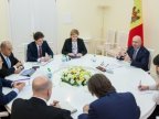 Moldovan Prime Minister Pavel Filip discusses joint projects with officials from EBRD