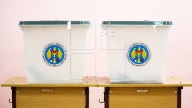 PRESIDENTIAL RUNOFF: Moldovan citizens living in Romania choose their president