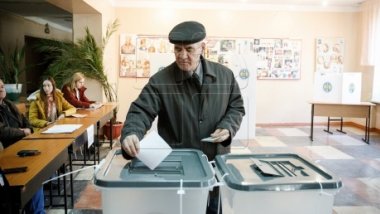 MOLDOVA'S PRESIDENTIAL ELECTIONS: Half a million Moldovans cast their ballot