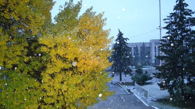 Weather: Snowing in north of country