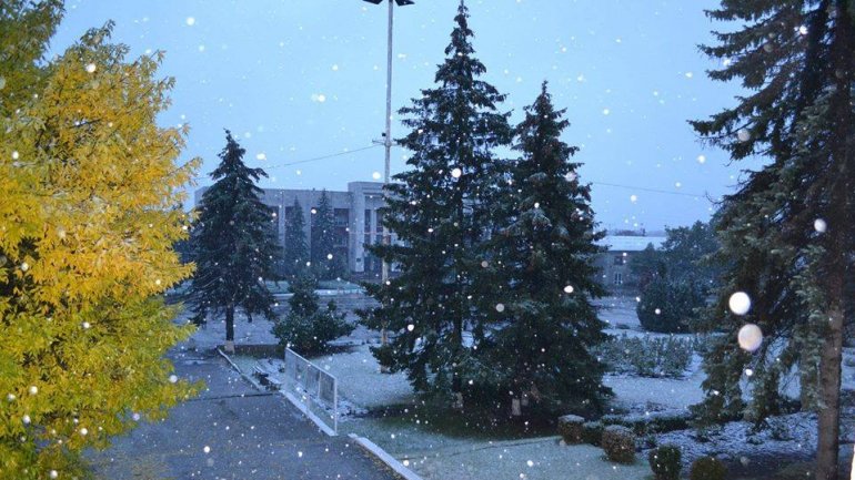 Weather: Snowing in north of country