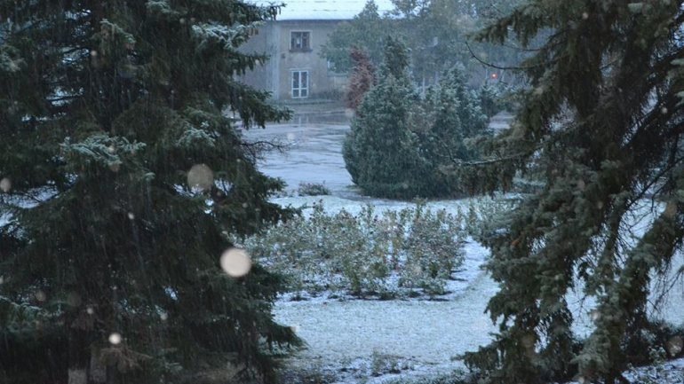 Weather: Snowing in north of country