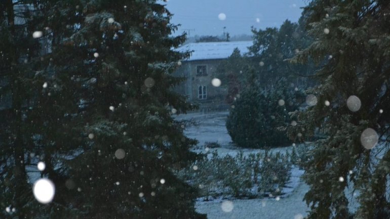 Weather: Snowing in north of country