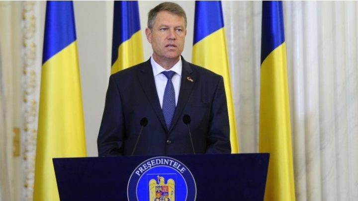 Romanian president awards orders to Moldovan teachers