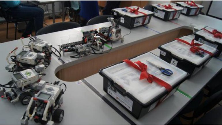 More Moldovan education institutions receive sets of robotics