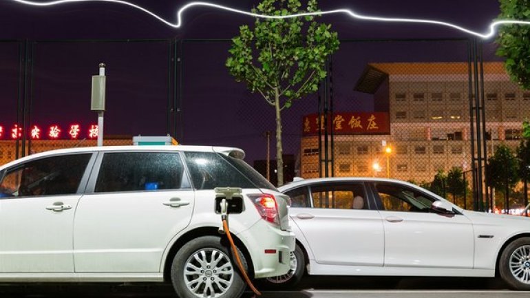 Electric cars set to pass 2m landmark globally by end of 2016