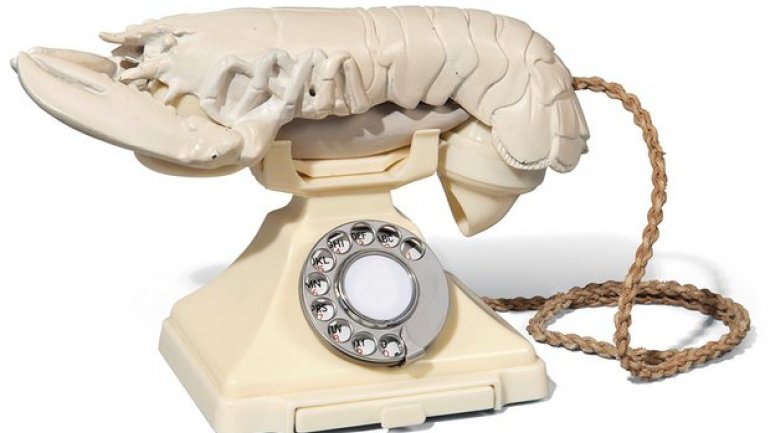 Salvador Dalí's lobster telephone and Mae West lips sofa to be sold at auction