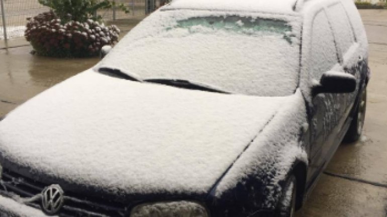 Weather: Snowing in north of country